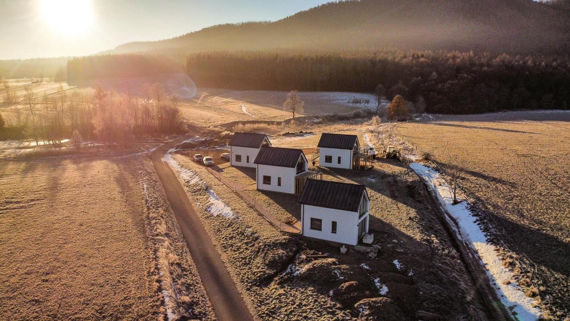 Wataha Pod Basztami - Wadera - Domki Caloroczne Radkow Exteriör bild