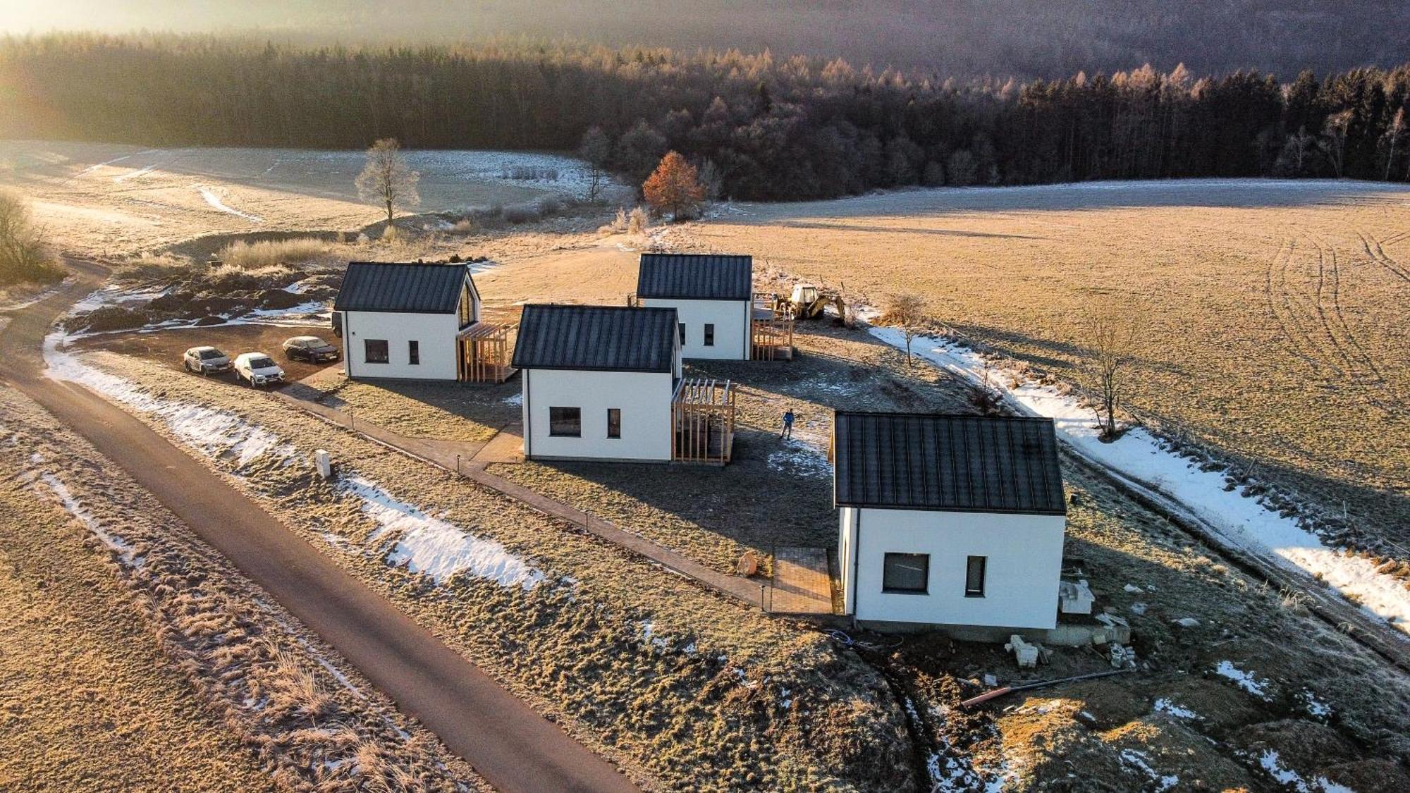 Wataha Pod Basztami - Wadera - Domki Caloroczne Radkow Exteriör bild